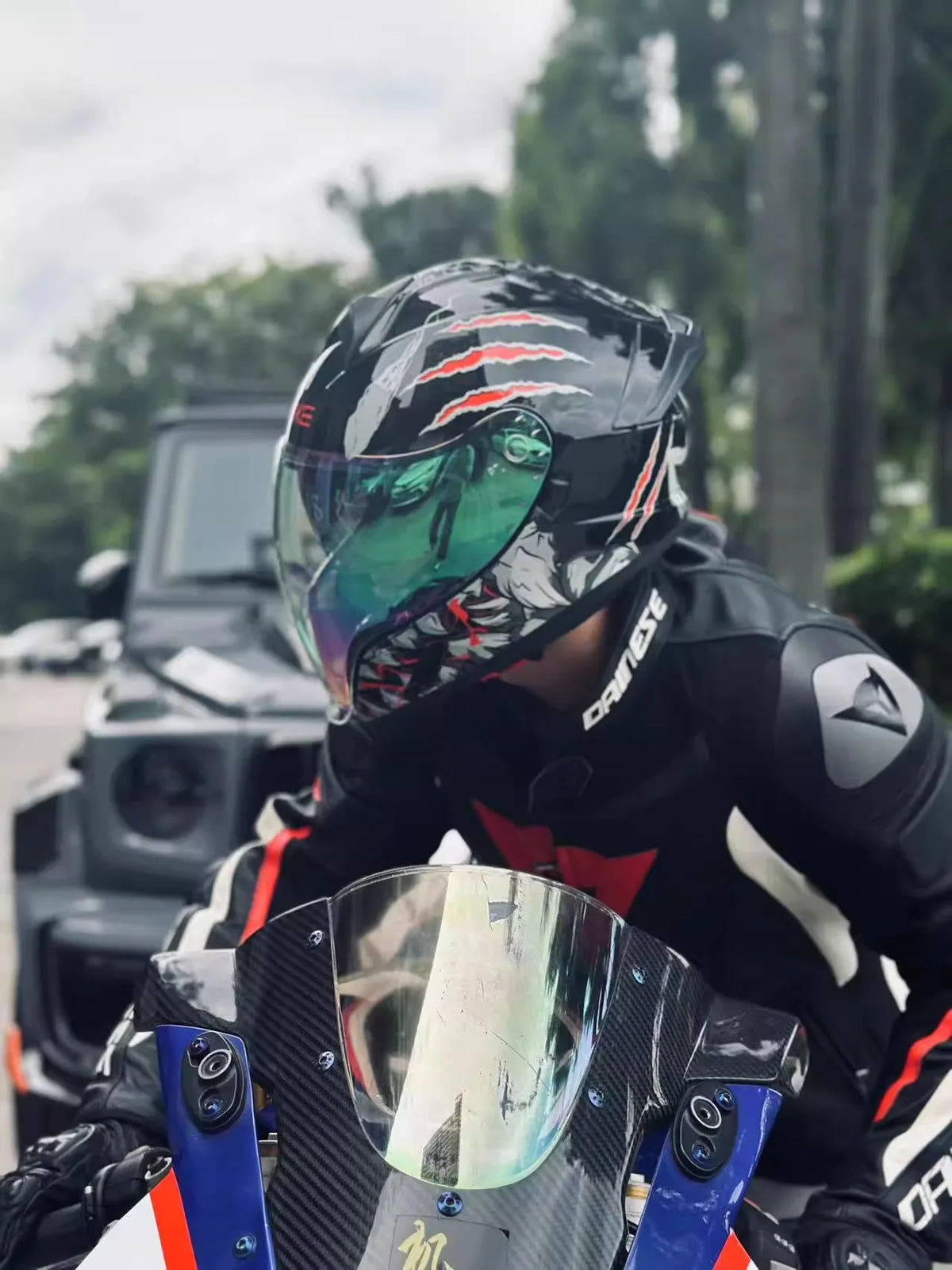 Face-lifting helmet Full-coverage motorcycle helmet Men&