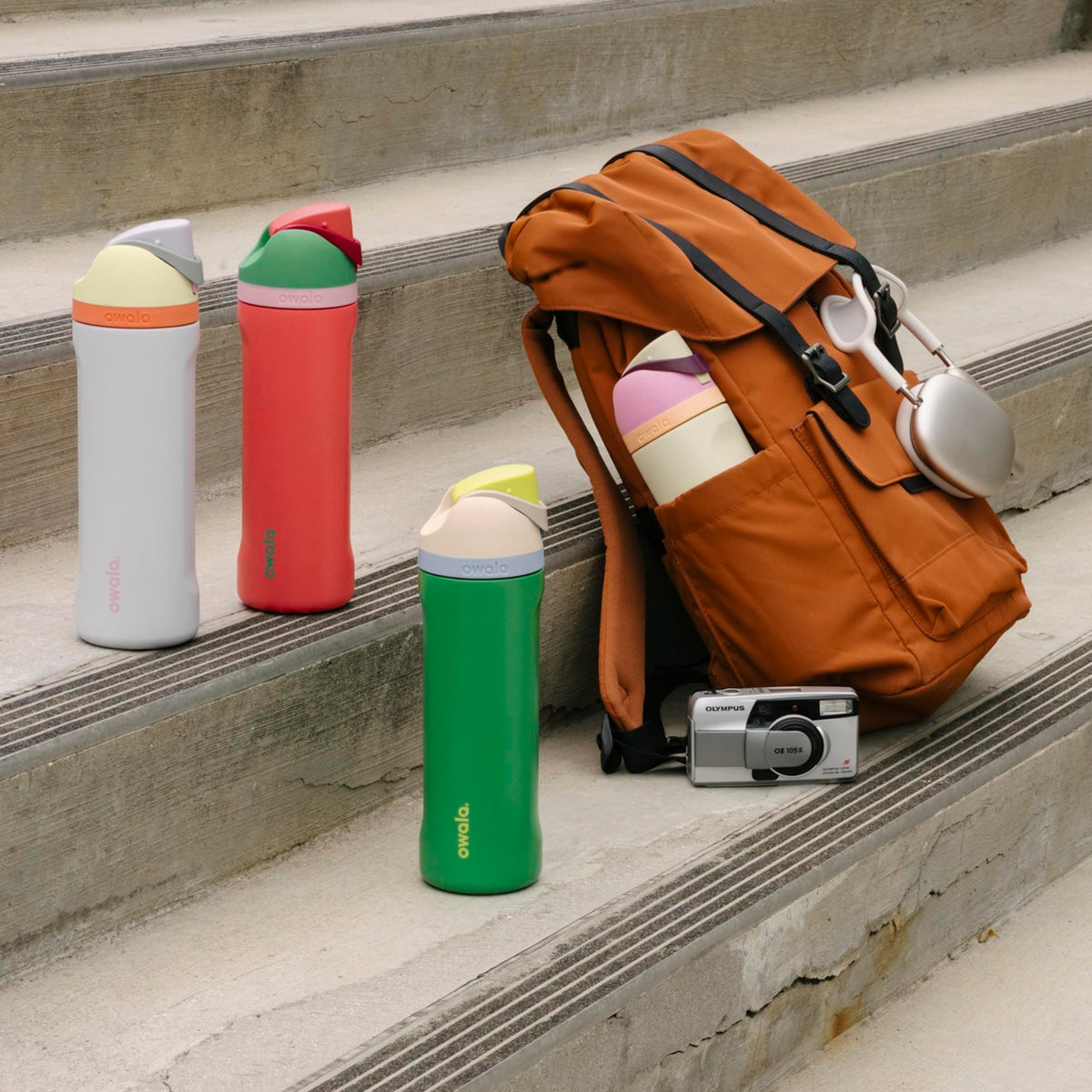 Owala FreeSip Insulated Stainless Steel Water Bottle with Straw for Sports and Travel, BPA-Free, 24oz, Foggy Tide